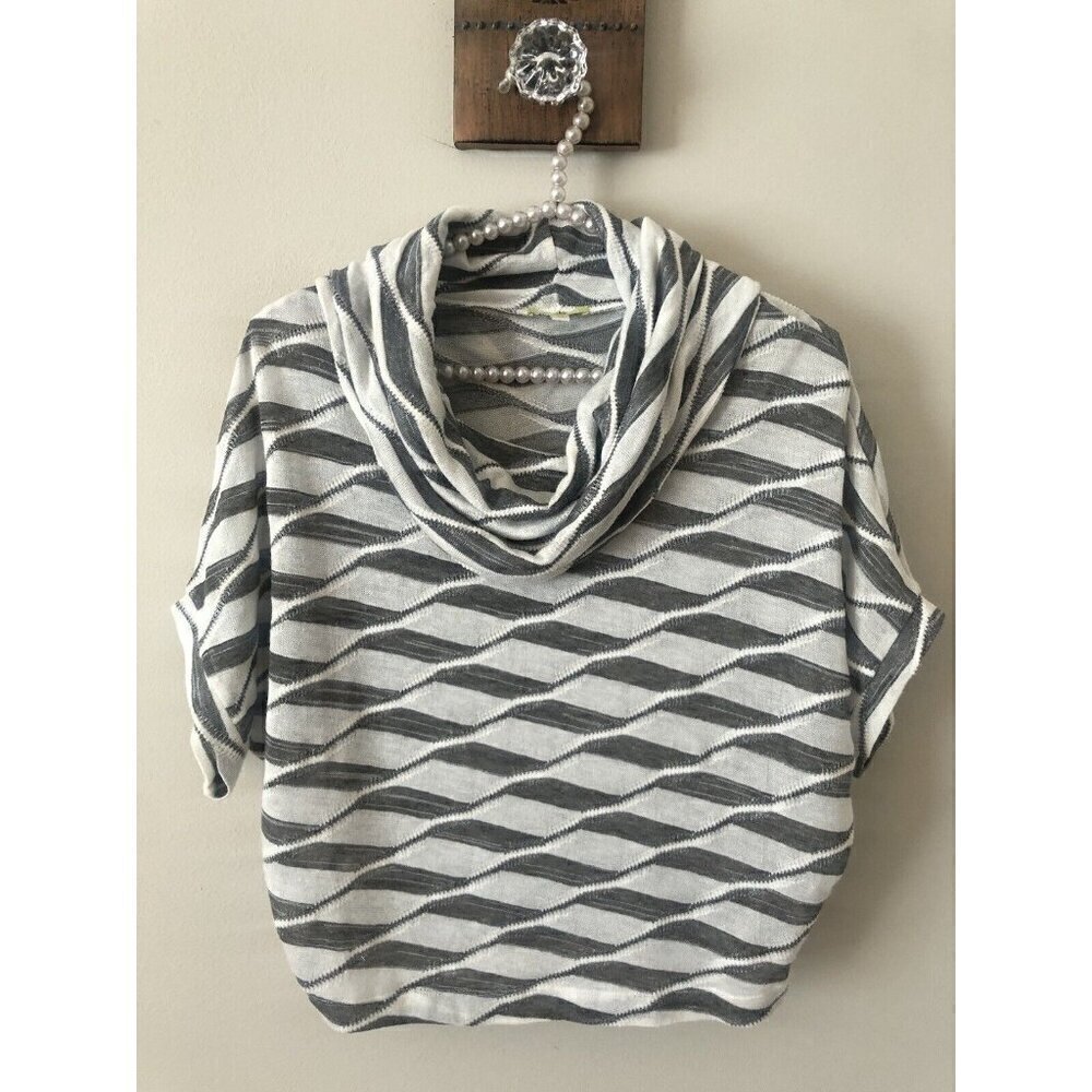 Gianni Bini Womans Size XS Cropped Short Sleeve Top Shirt Striped Cowl Neck